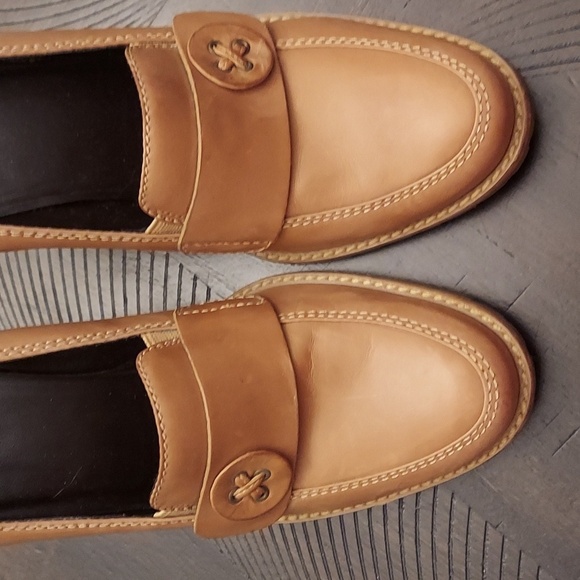 WHITE MOUNTAIN 8 Tan Heeled Slip On Leather Loafers - Picture 2 of 16